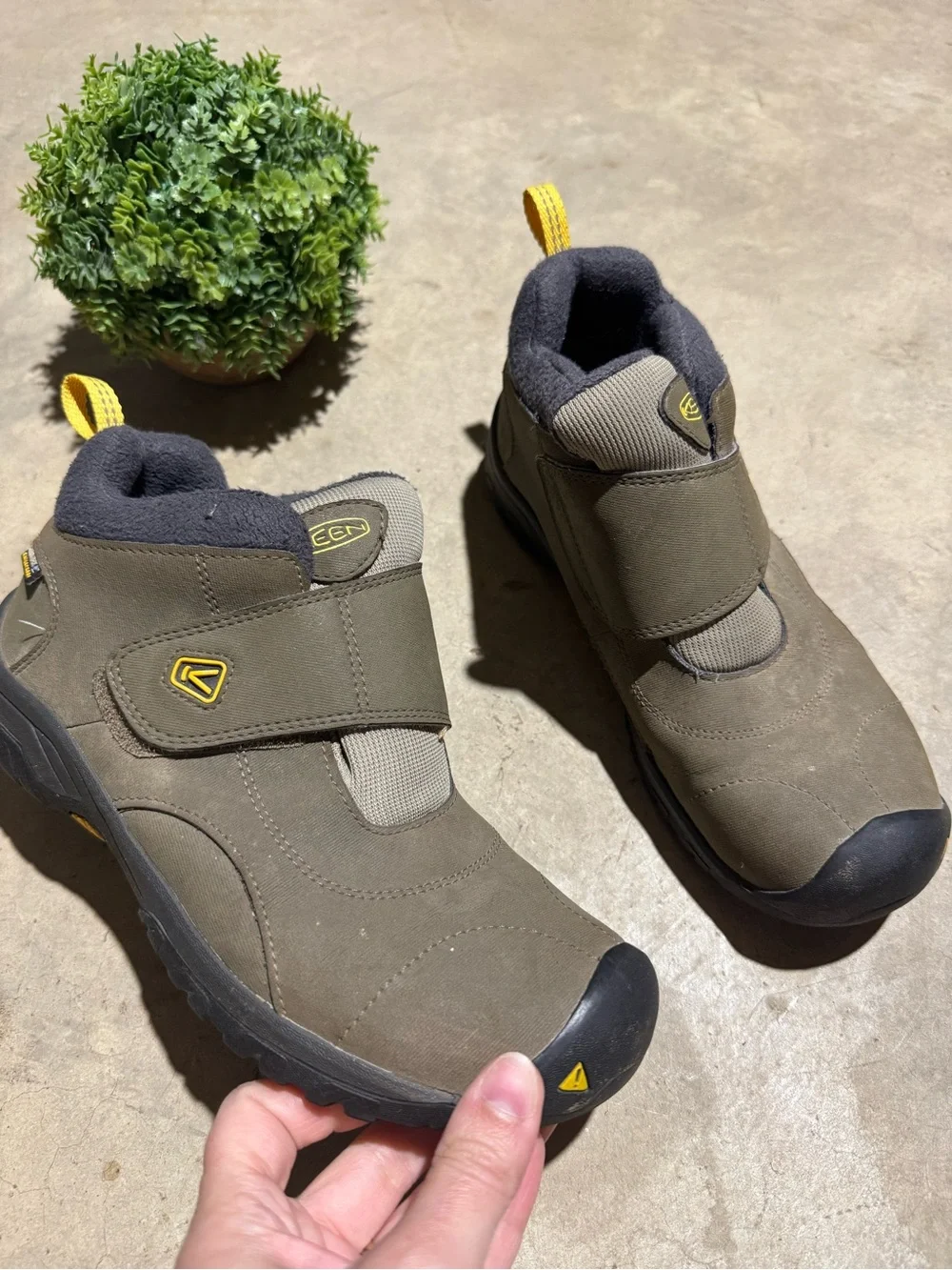 Keen Kootenay II Sneakers Shoes Kids Size 4 Hiking Camping Outdoor Brown Tan